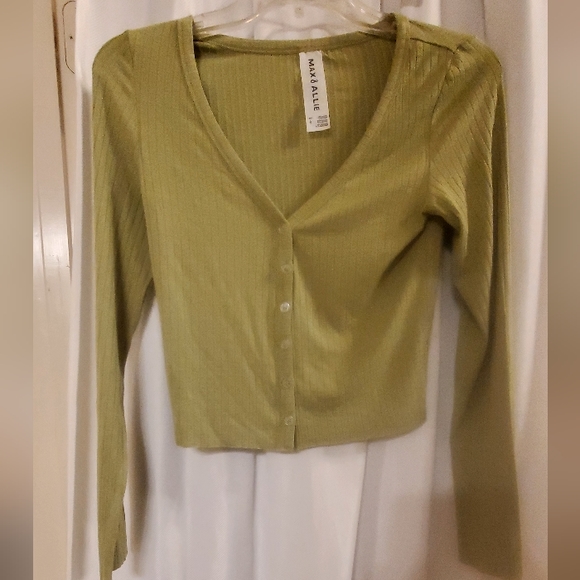 NWOT Max & Allie Women's Ultra Soft Short Cardigan Sweater V Neck Long Sleeve - Picture 1 of 3